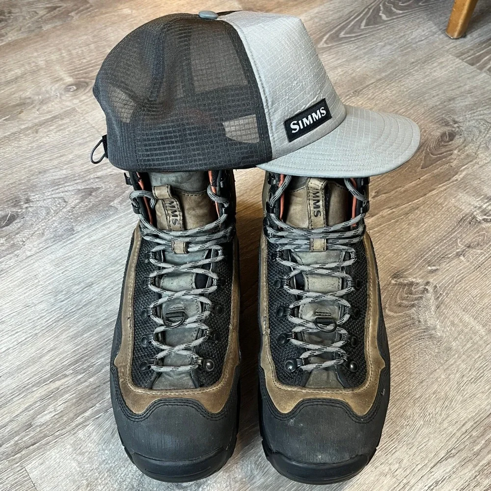 Simms G3 Guide Wading Boots Vibram Mens 11 & Matching Trucker Hat Bundle